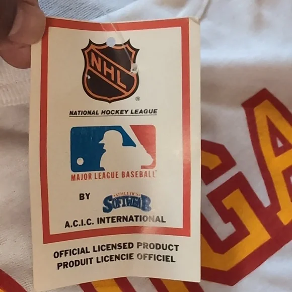 Softwear| NWT NHL Vintage Calgary Flames White Short Sleeved T-shirt Cropped - Picture 13 of 14